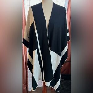 Chico's Black and White reversible ruana Cape. NWT. L/XL